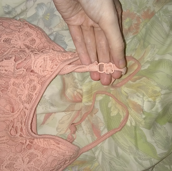 💕3/25💕beautiful peachy floral tank top - Picture 6 of 7